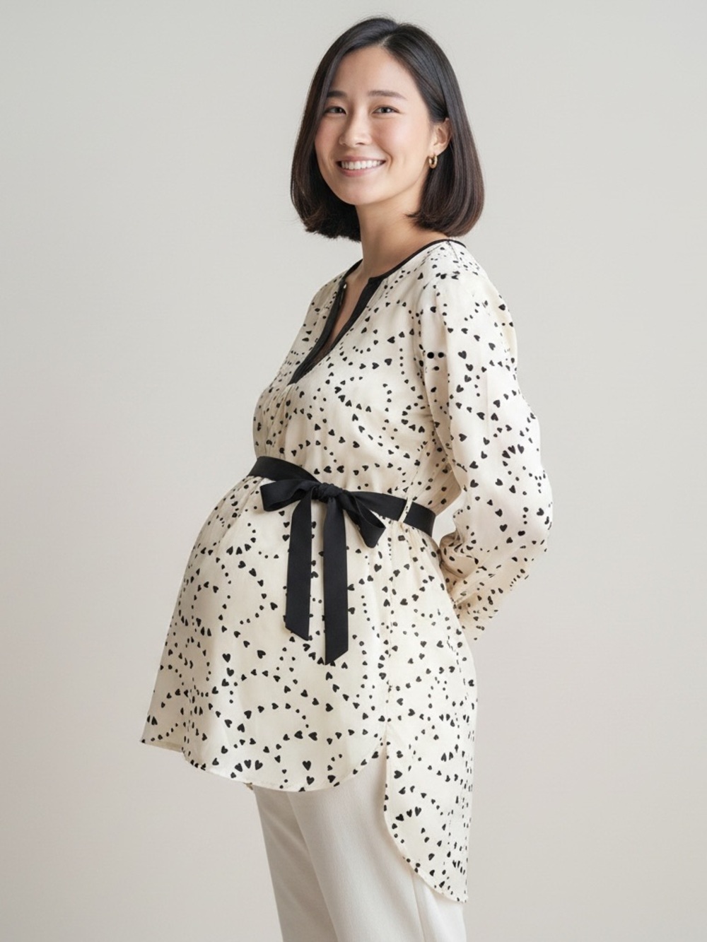 Oh! mamma Maternity S Heart-Print Tie-Waist Tunic in Cream and Black
